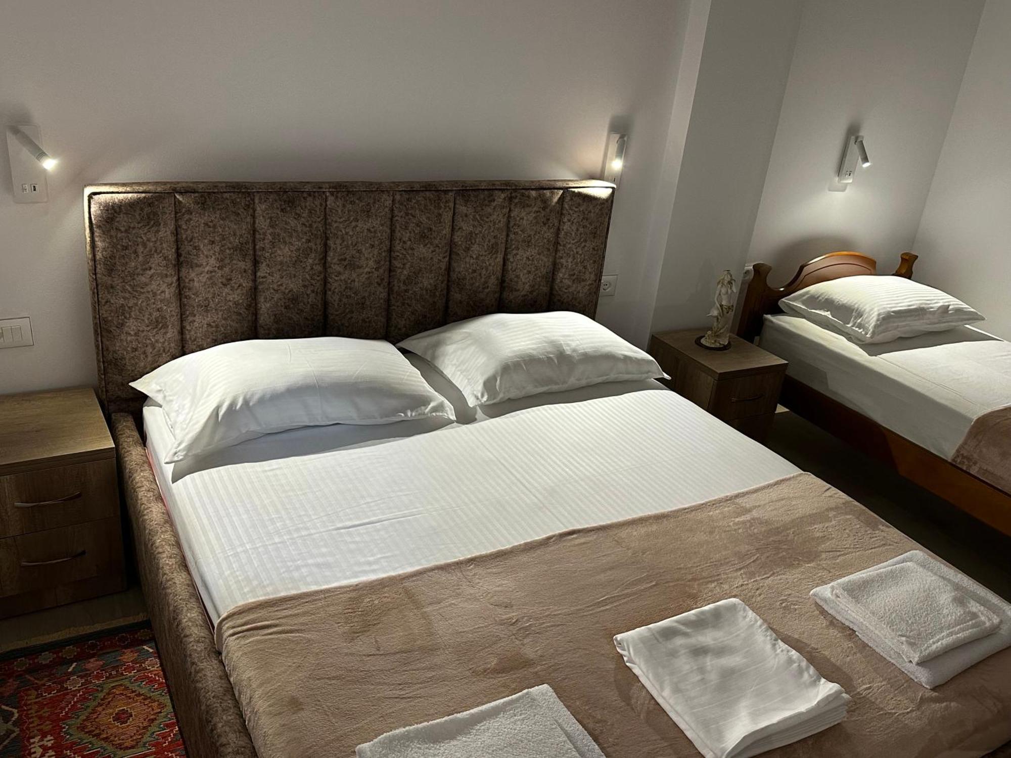 Lola'S Rooms Gjirokaster Exterior photo
